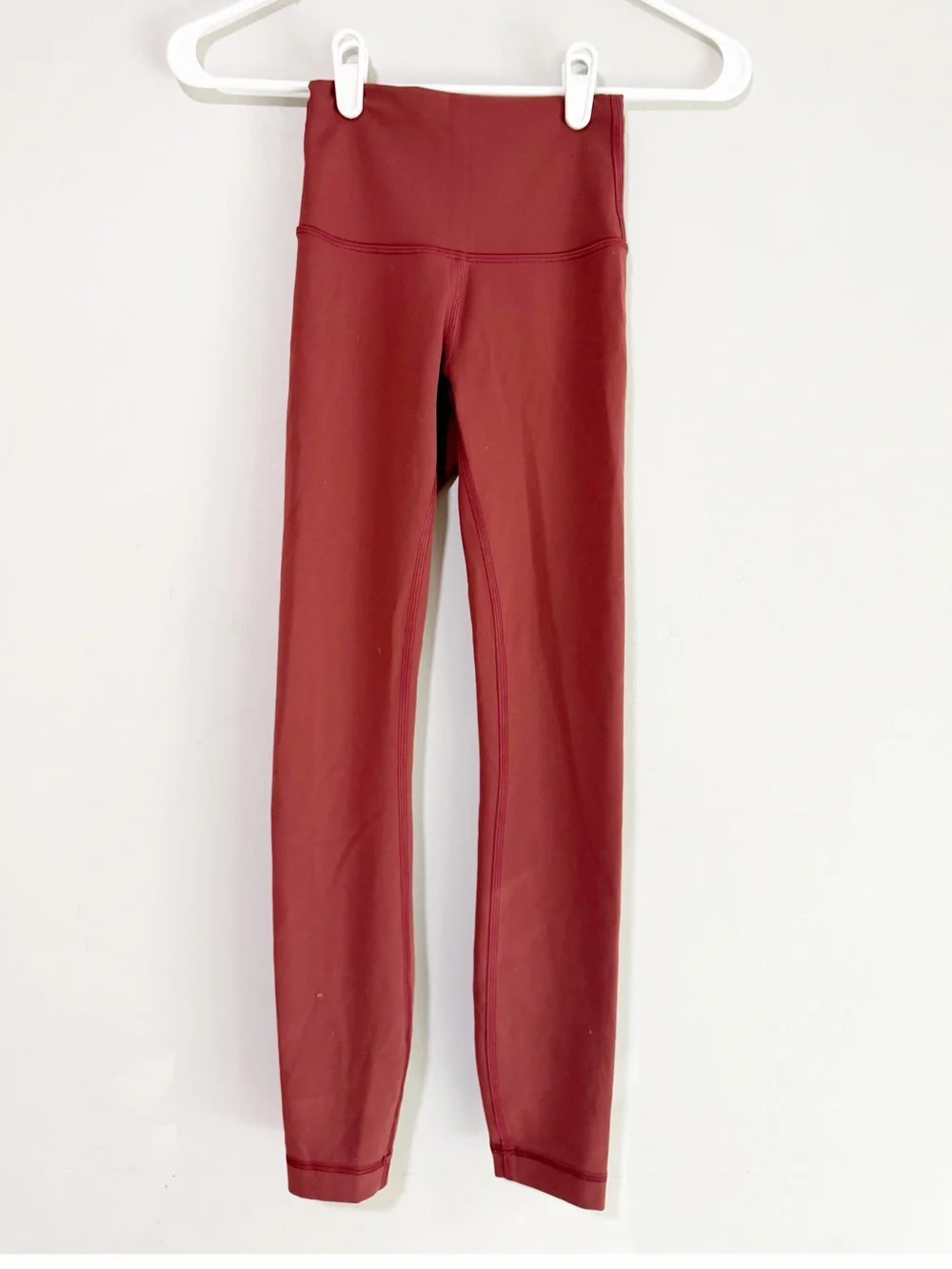 Lululemon wonder train high rise tight red size 0